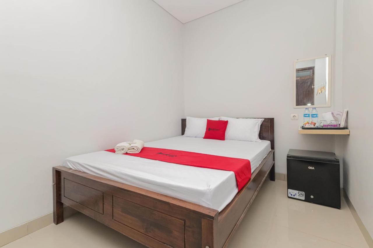 Hotel Reddoorz @ Gedangan Sidoarjo Extérieur photo