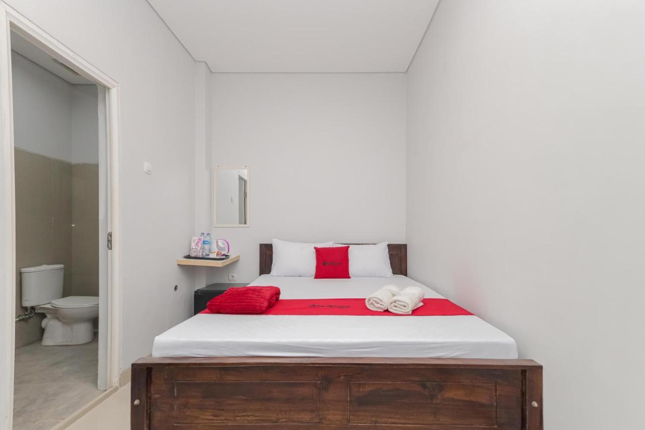 Hotel Reddoorz @ Gedangan Sidoarjo Extérieur photo