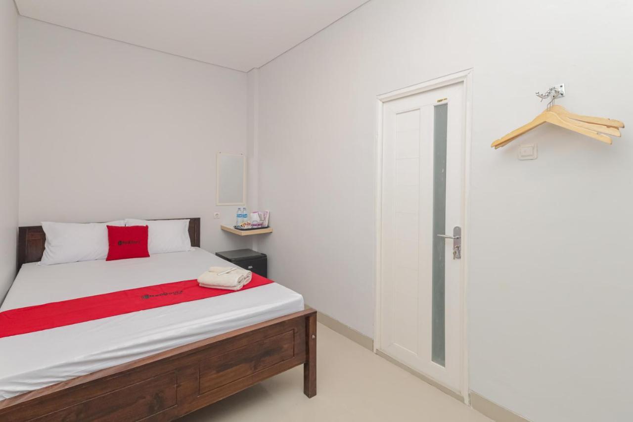 Hotel Reddoorz @ Gedangan Sidoarjo Extérieur photo